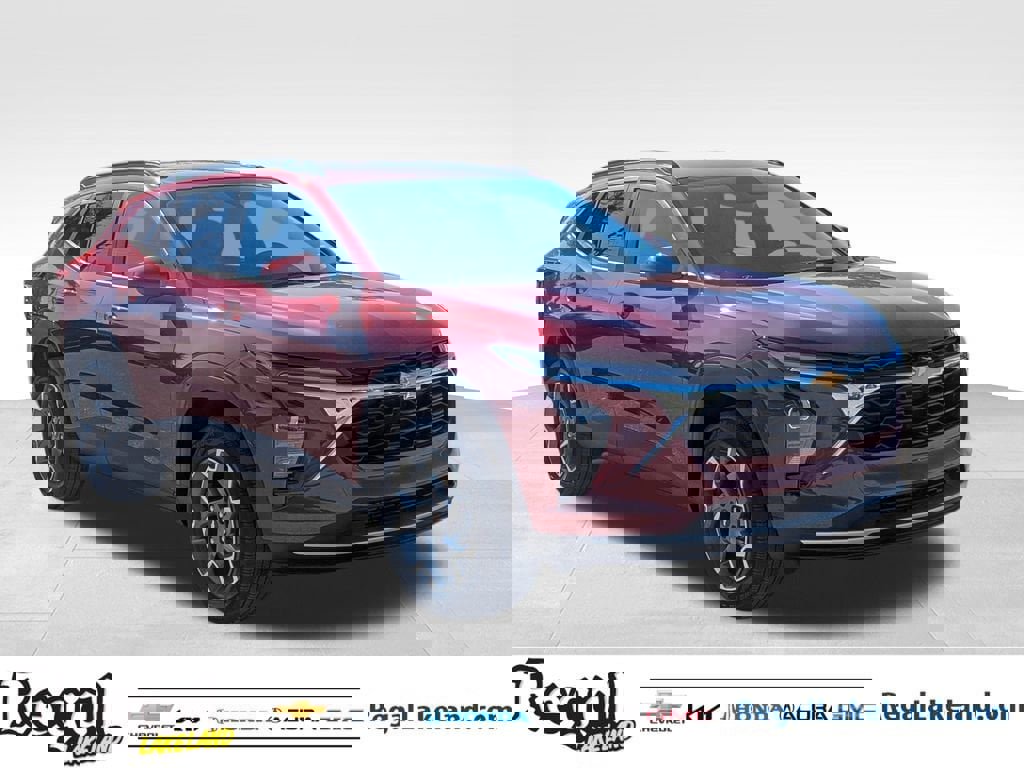 Used 2025 Chevrolet Trax LT w/ LT Convenience Package image 2