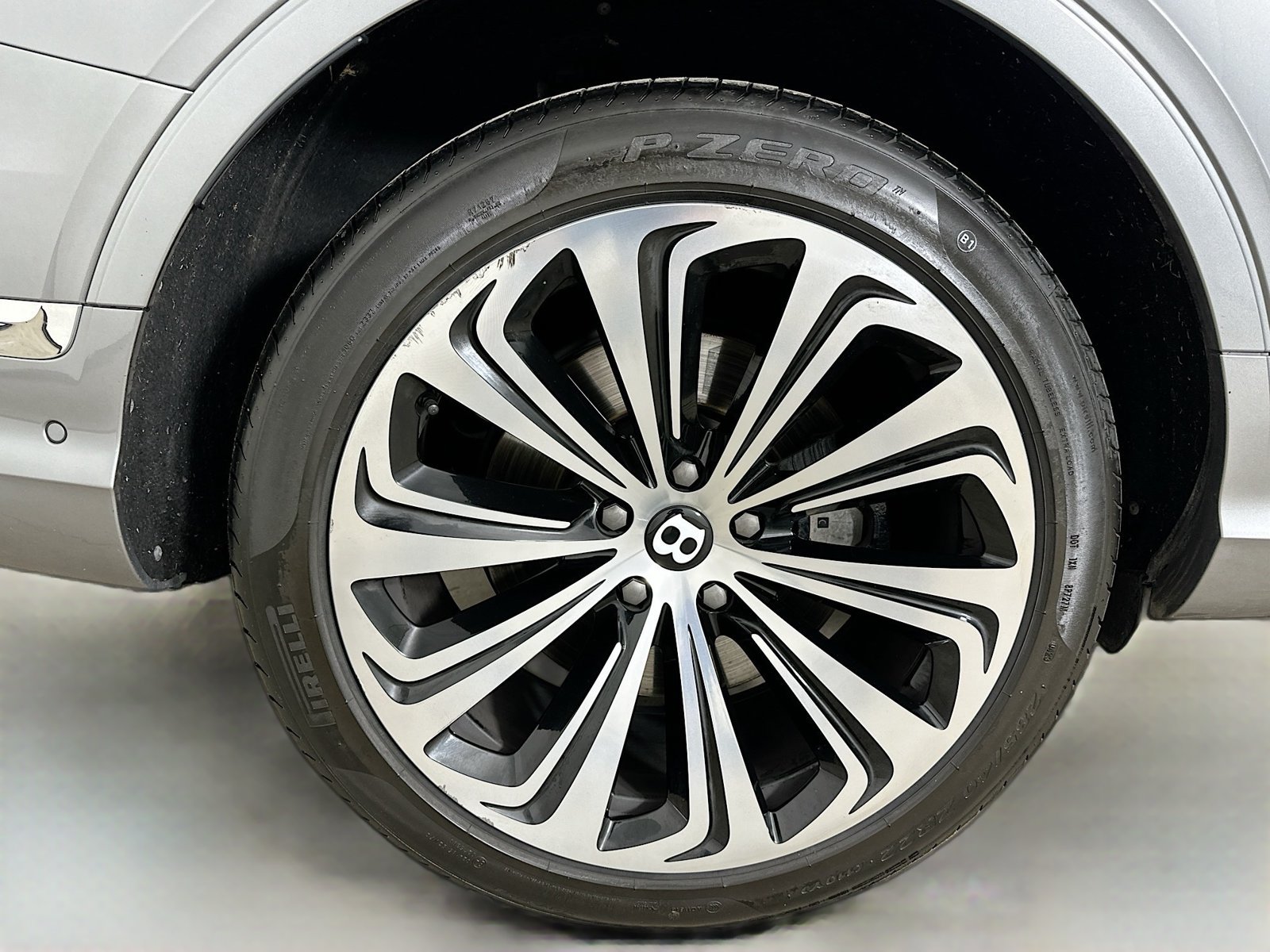 Used 2023 Bentley Bentayga Extended Wheelbase AWD/4WD image 55