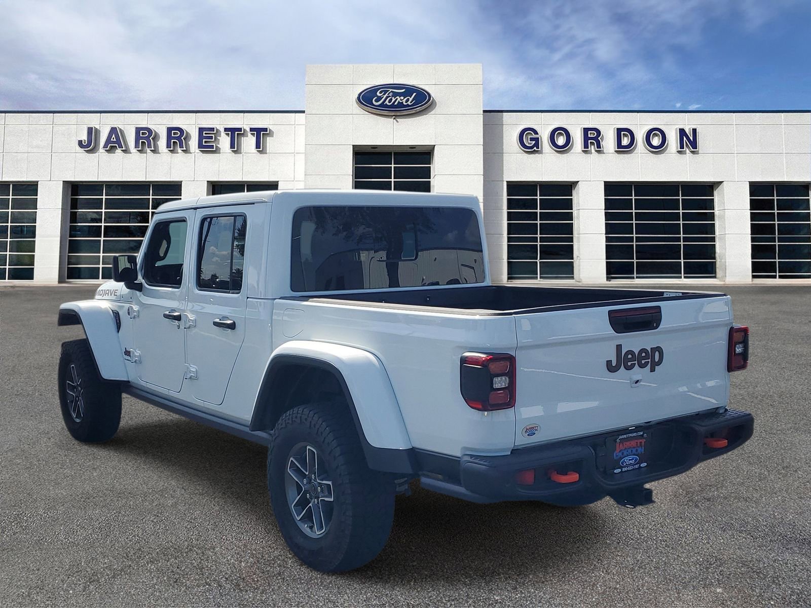 Used 2025 Jeep Gladiator Mojave AWD/4WD image 3