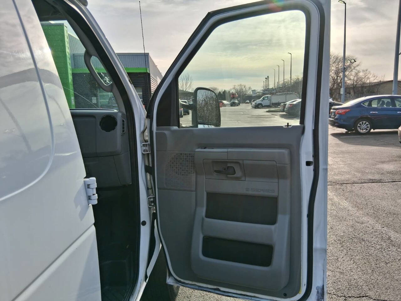 Used 2014 Ford E-250 and Econoline 250 Extended w/ Crew Van Package image 17