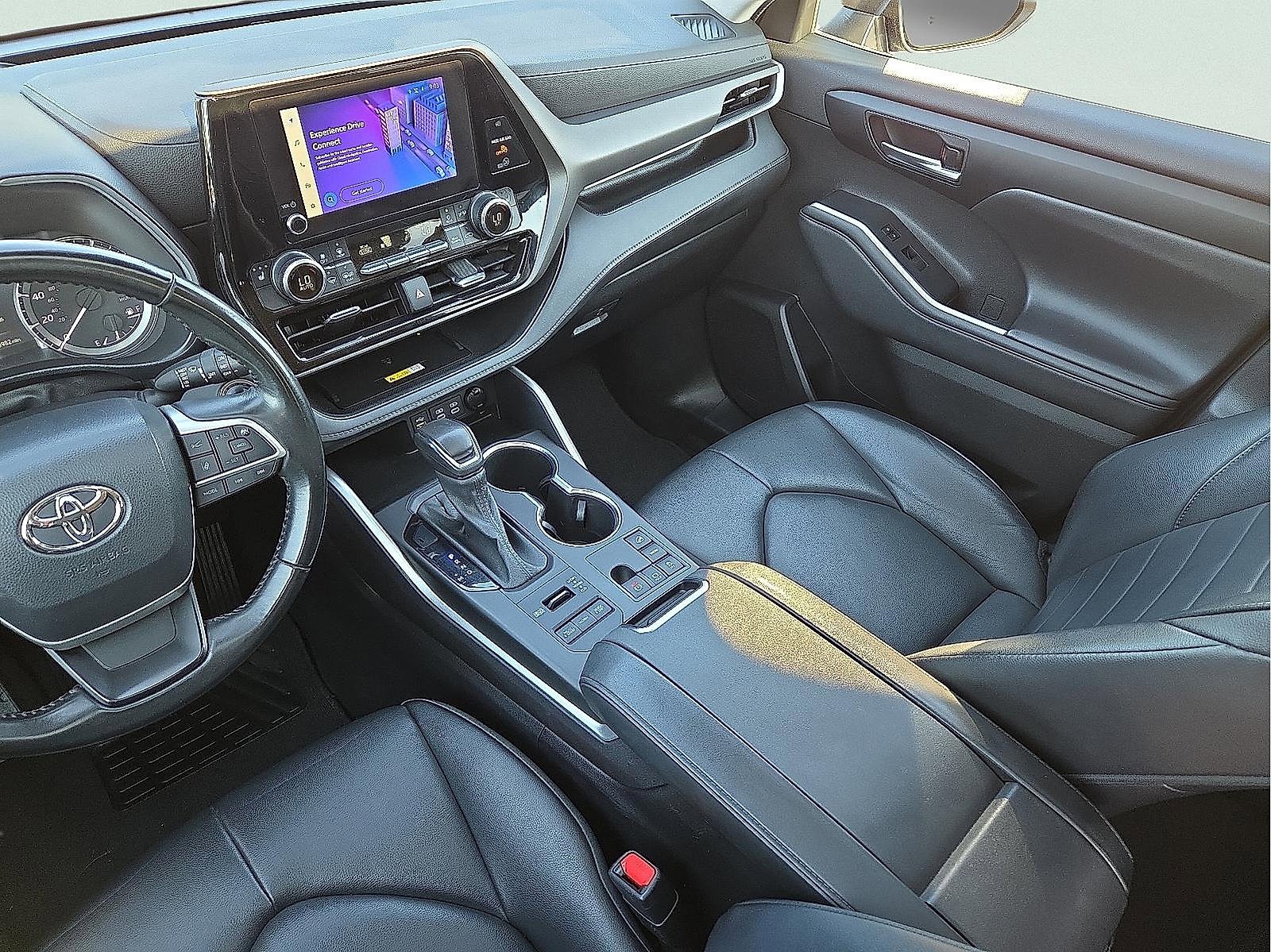 Used 2023 Toyota Highlander L image 13