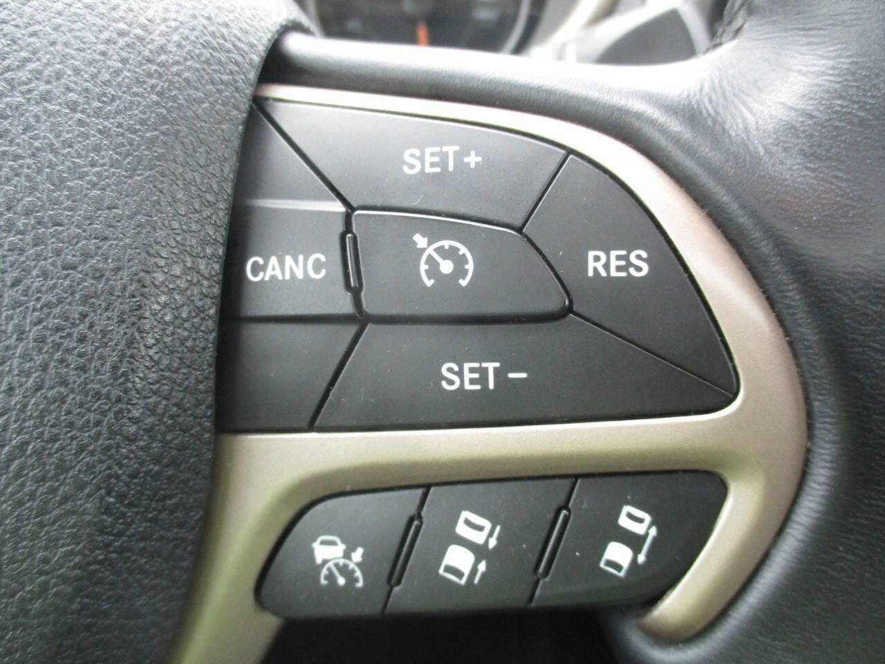 Used 2016 Jeep Cherokee Limited w/ Luxury Group image 21