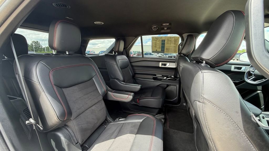 Used 2023 Ford Explorer ST-Line AWD/4WD image 14