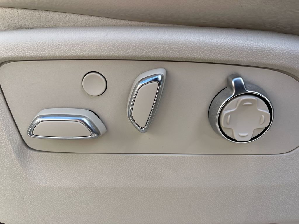 Used 2021 Cadillac Escalade ESV Premium Luxury Platinum image 10