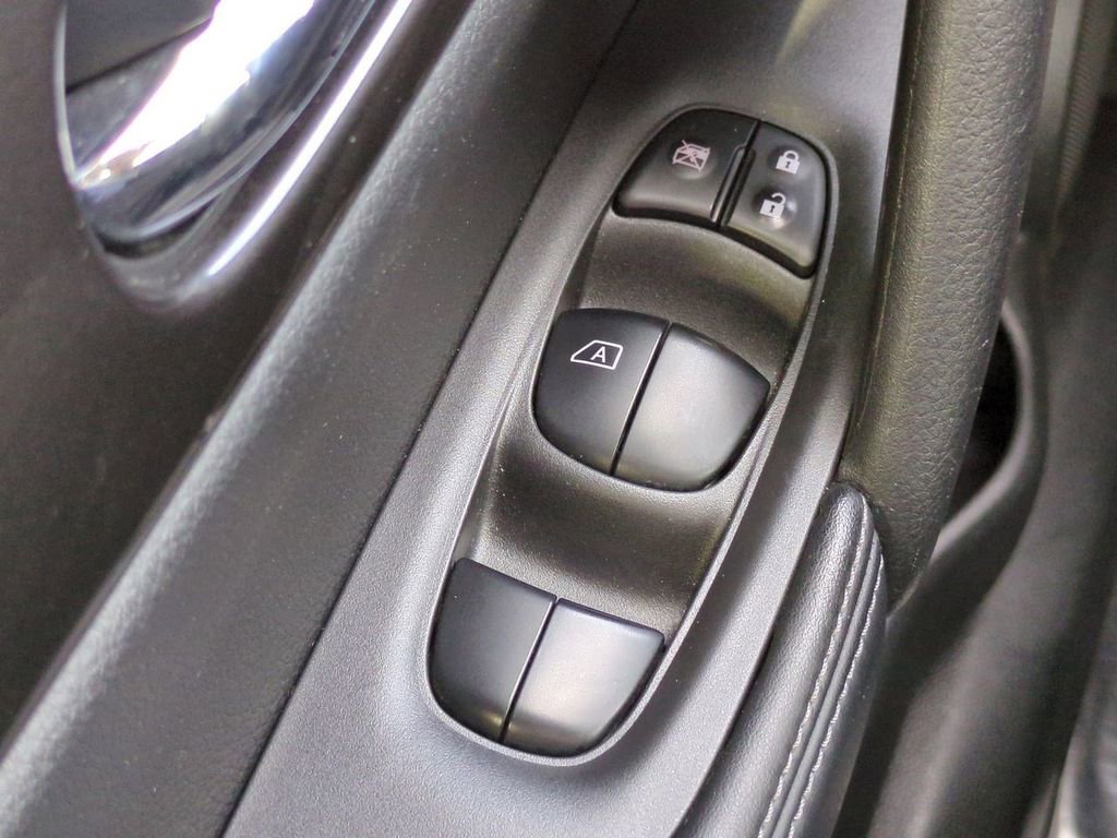 Certified 2020 Nissan Rogue SV image 24