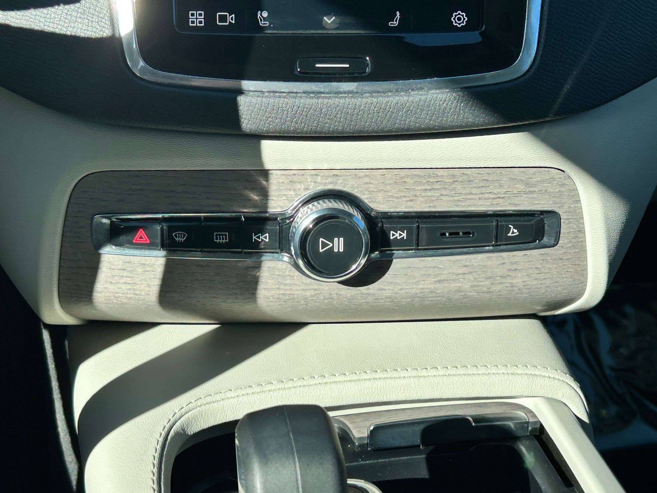 Used 2023 Volvo XC90 T8 Plus image 23