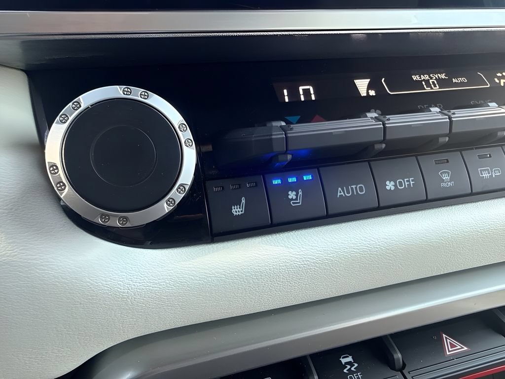 Used 2023 Toyota Sequoia Capstone AWD/4WD image 12
