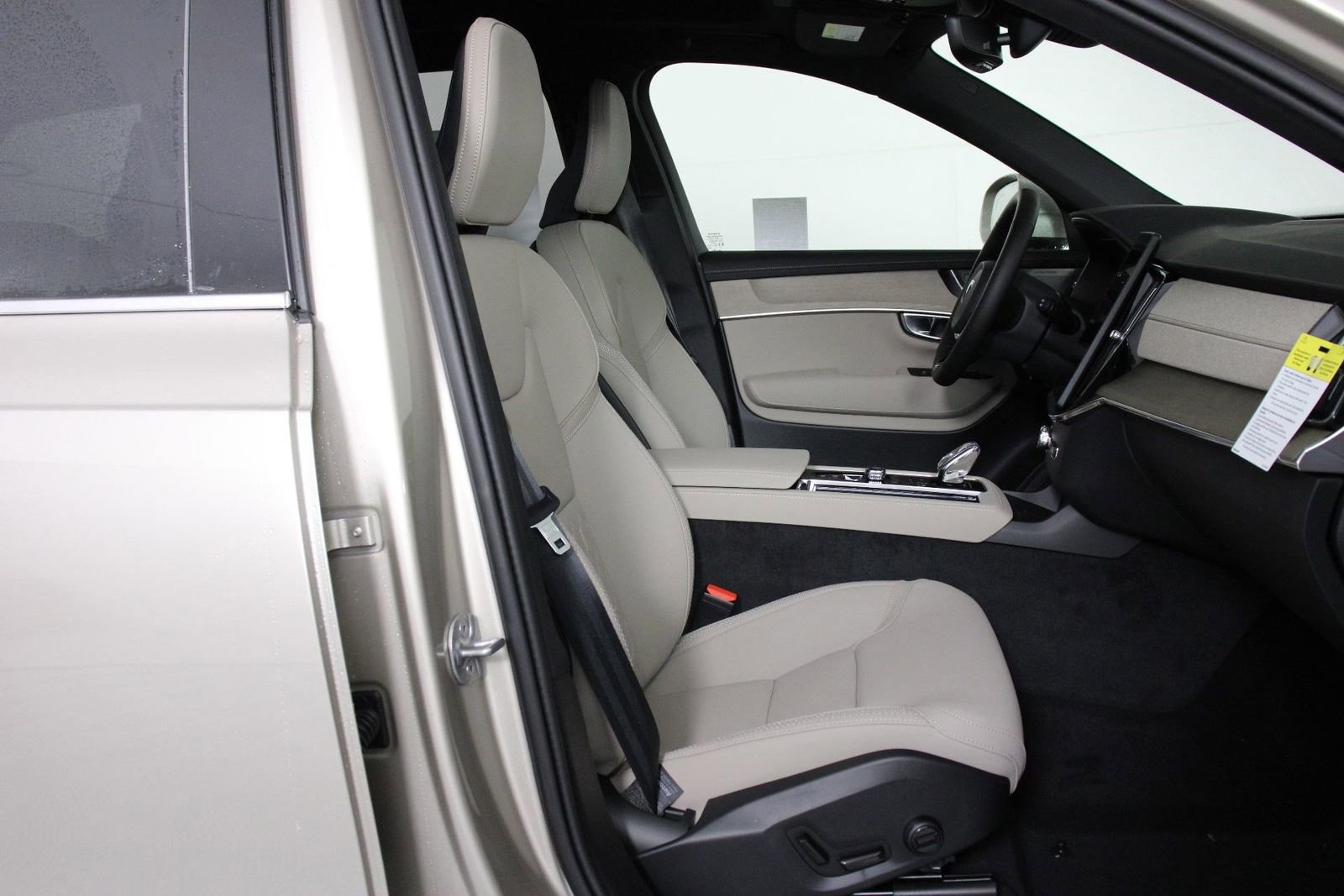 New 2026 Volvo XC90 T8 Plus w/ Protection Package Premier image 10