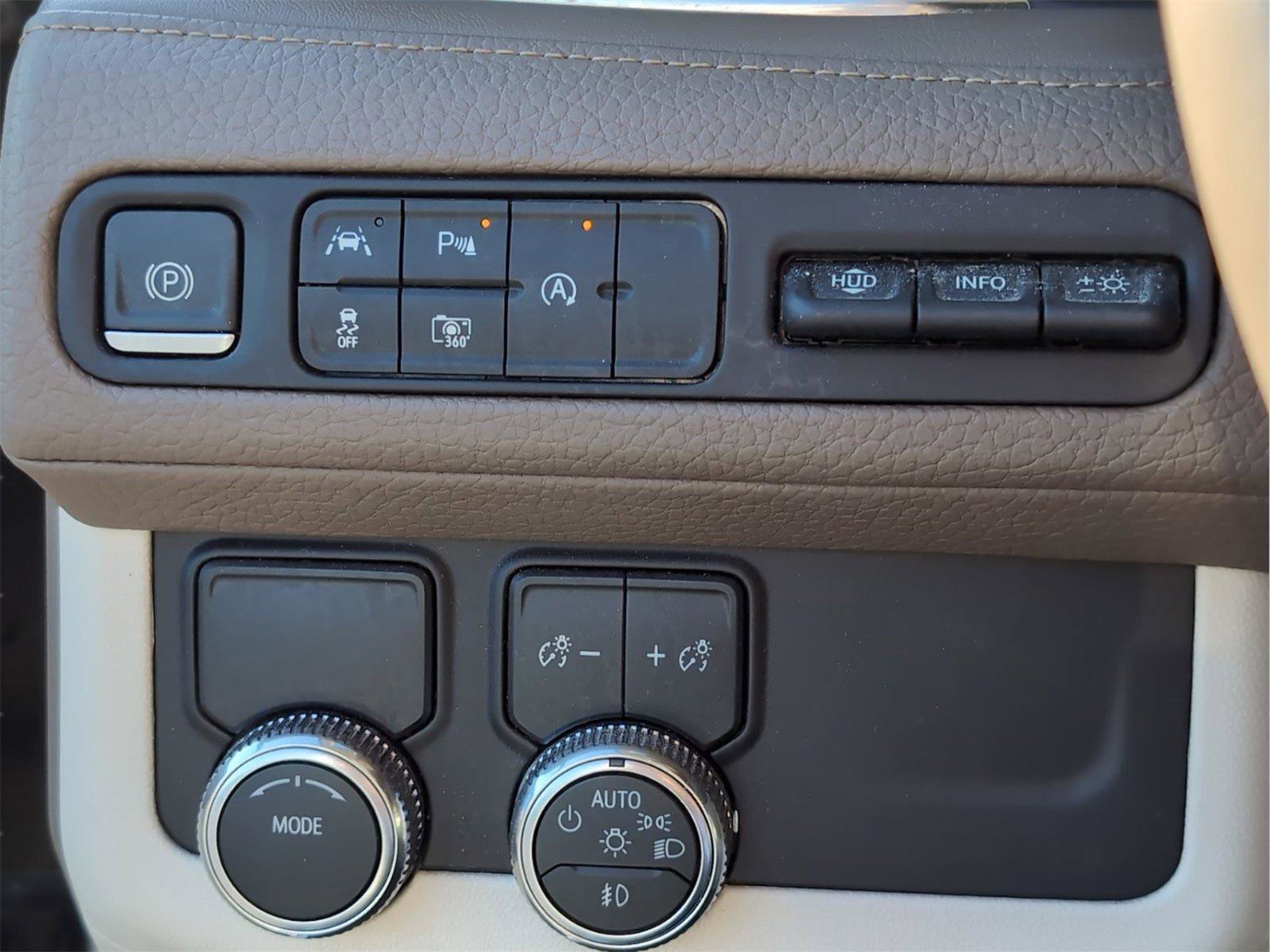 Used 2023 GMC Yukon XL Denali image 30