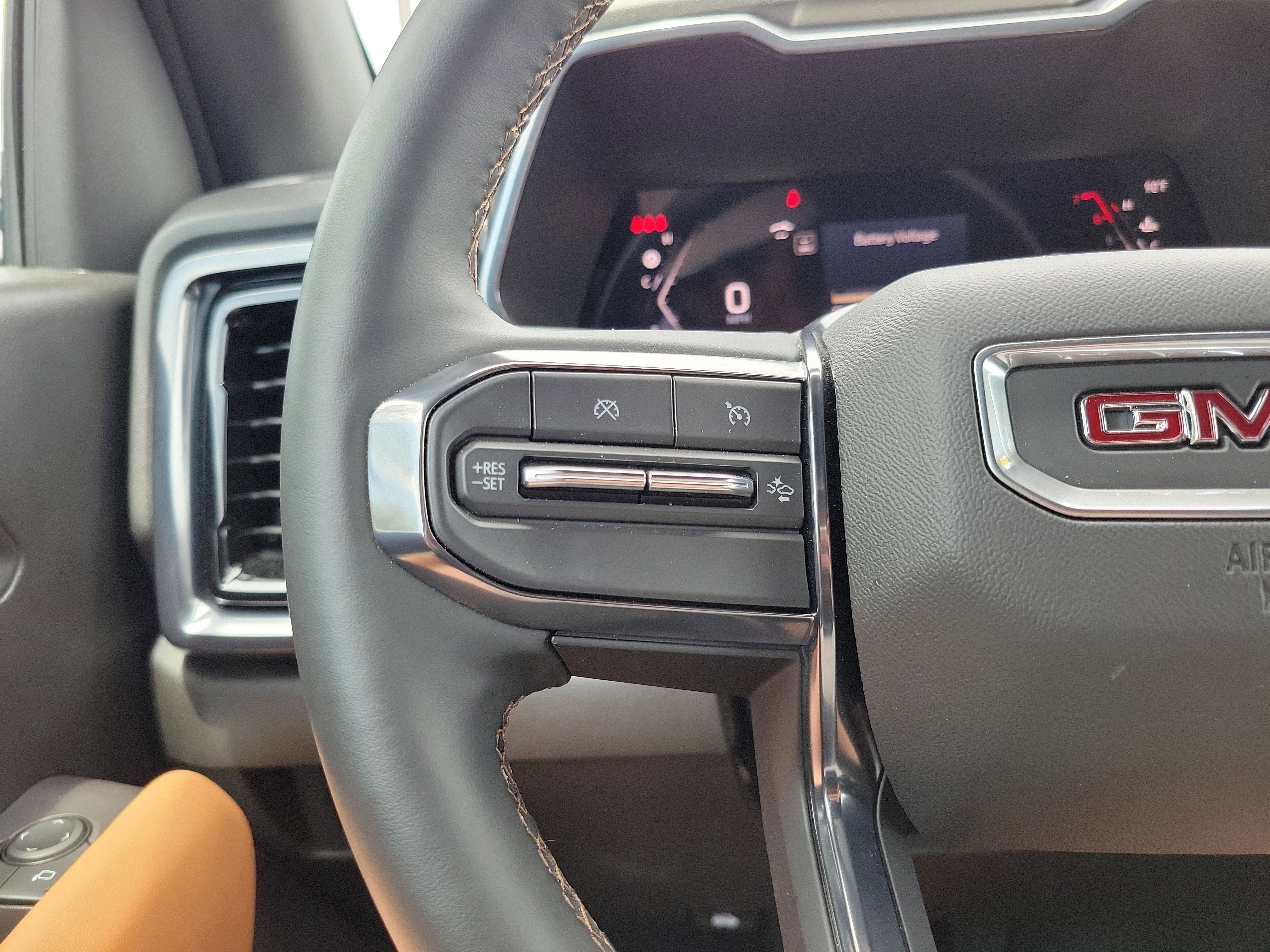Used 2025 GMC Canyon AT4 w/ Technology Plus Package AWD/4WD image 23