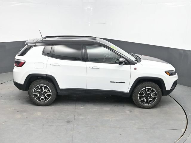 Used 2025 Jeep Compass Trailhawk AWD/4WD image 26