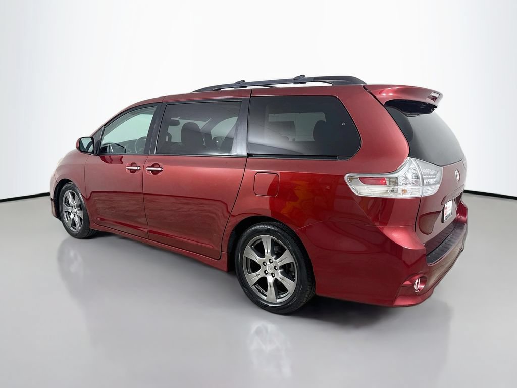 Certified 2017 Toyota Sienna SE Premium FWD image 6