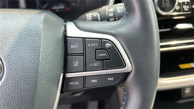 Used 2023 Toyota Highlander Limited image 16