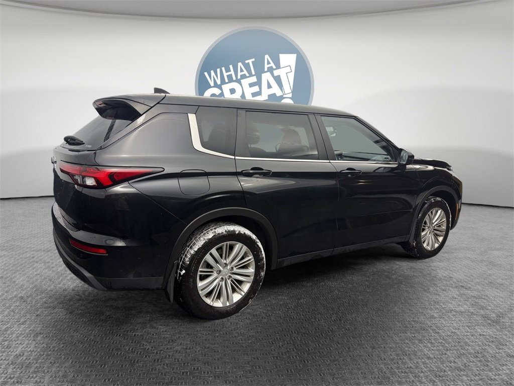 Used 2022 Mitsubishi Outlander ES image 3