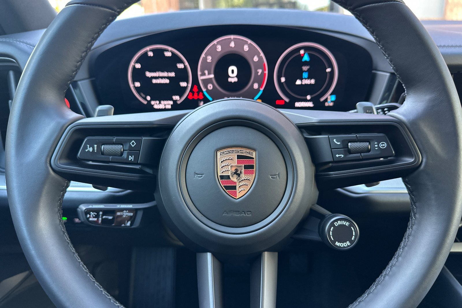 Used 2025 Porsche Cayenne AWD/4WD image 23
