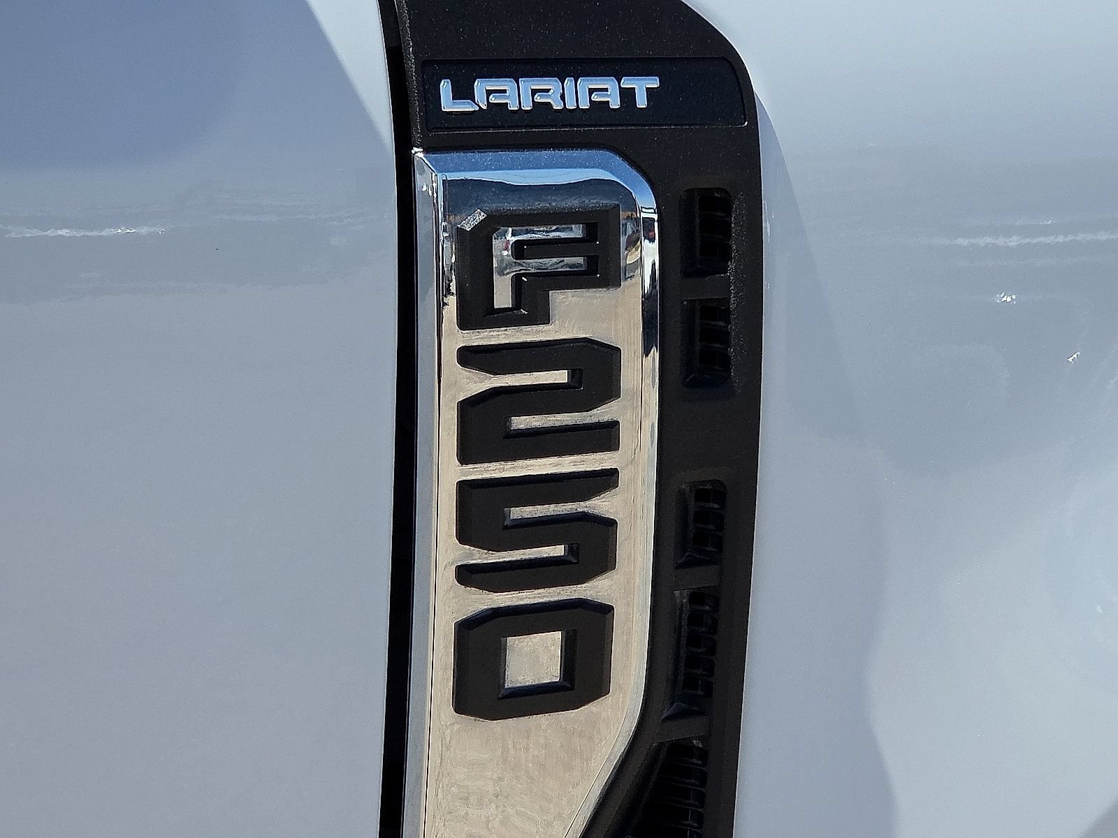 Used 2025 Ford F250 Lariat w/ Chrome Package AWD/4WD image 8