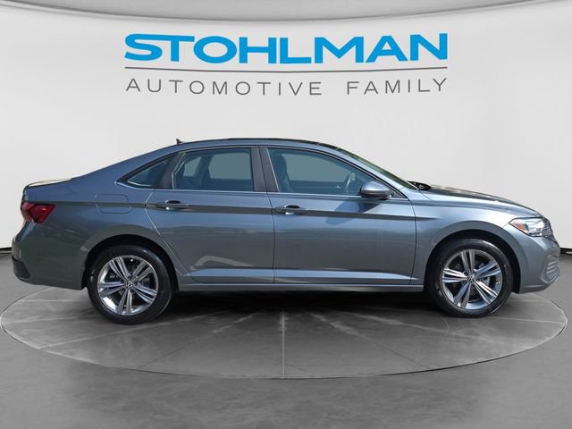 Certified 2023 Volkswagen Jetta SE w/ Panoramic Sunroof Package FWD image 4