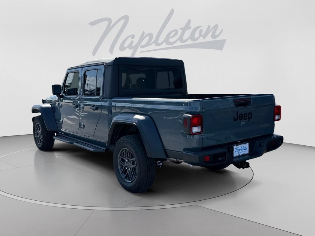 Used 2026 Jeep Gladiator Sport AWD/4WD image 3