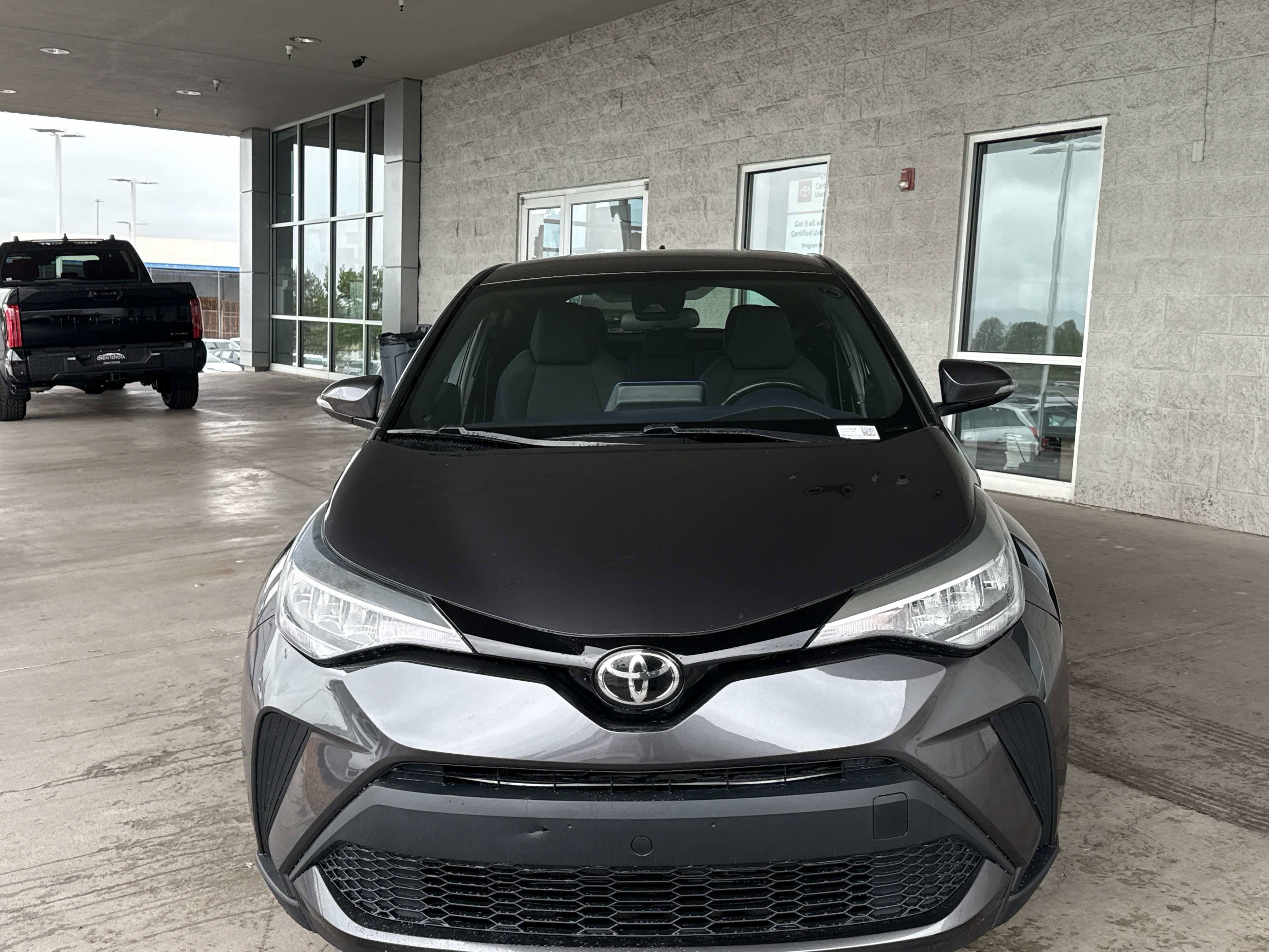 Used 2022 Toyota C-HR XLE FWD image 2