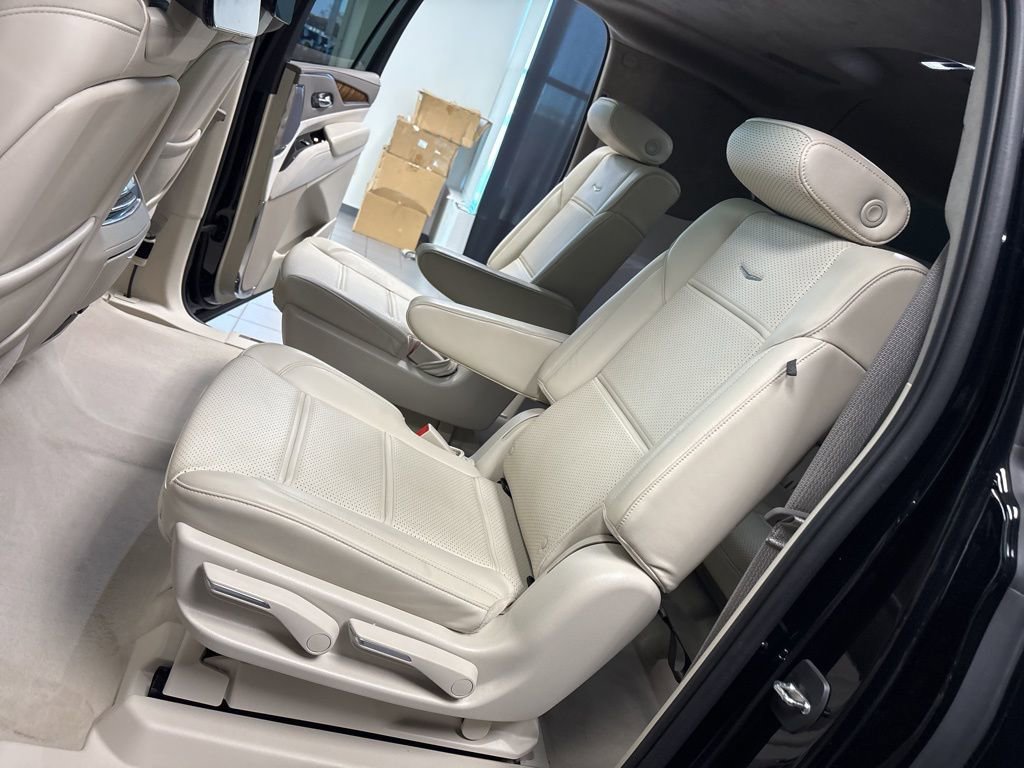 Used 2022 Cadillac Escalade ESV Premium Luxury Platinum image 33