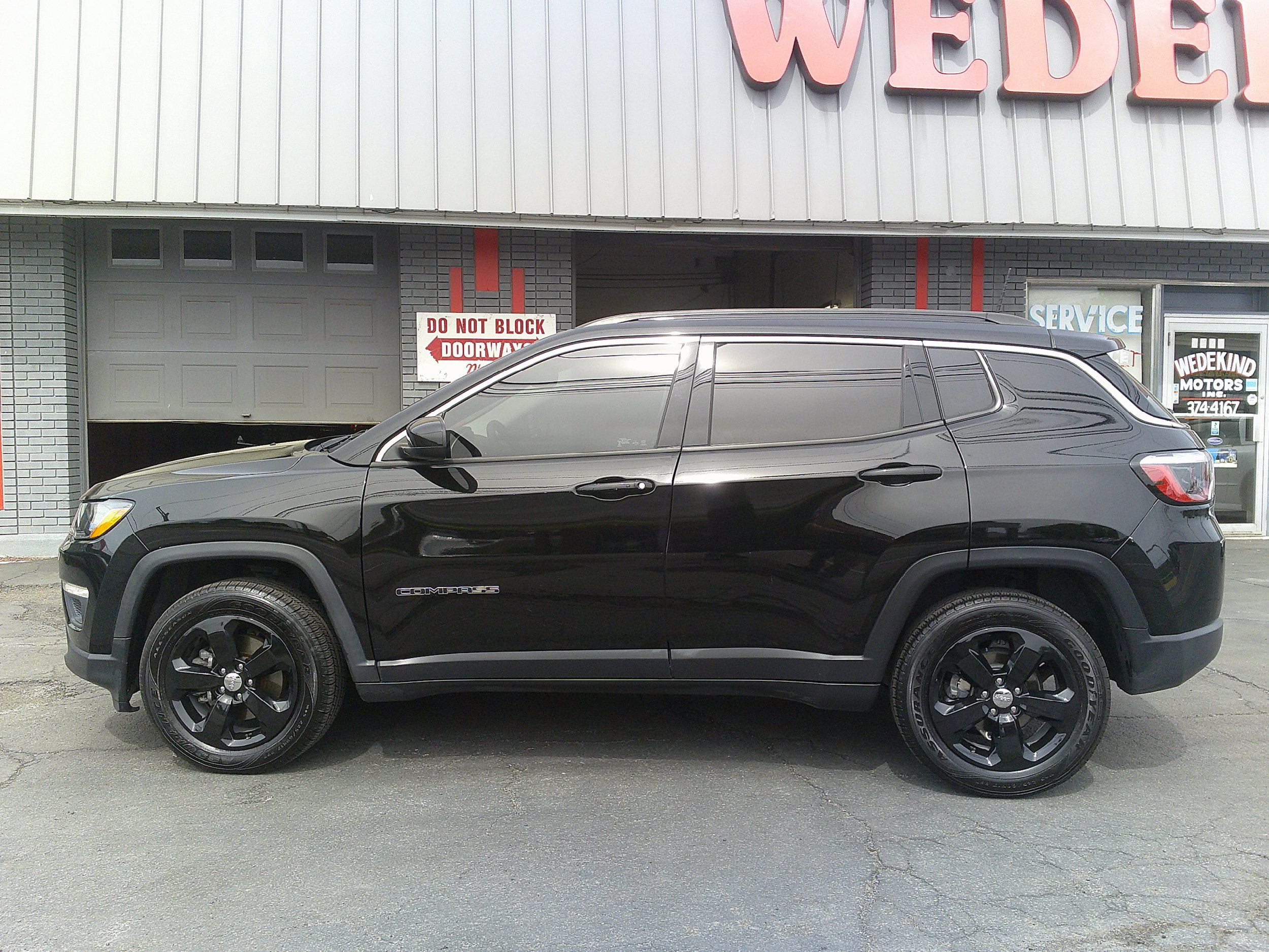 Used 2023 Jeep Compass Limited w/ Sun and Sound Group AWD/4WD image 5
