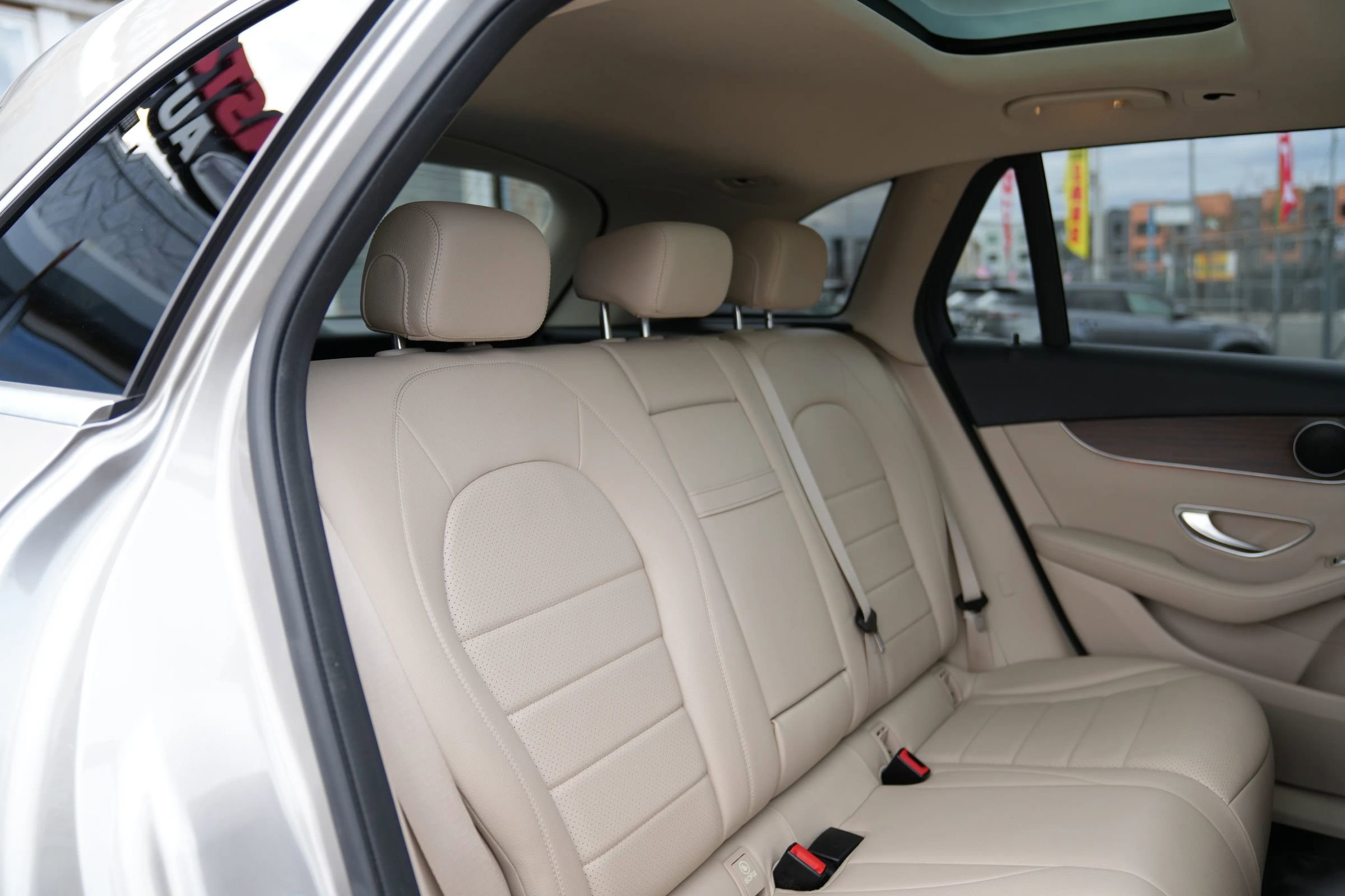 Used 2021 Mercedes-Benz GLC 300 4MATIC w/ Premium Package image 14