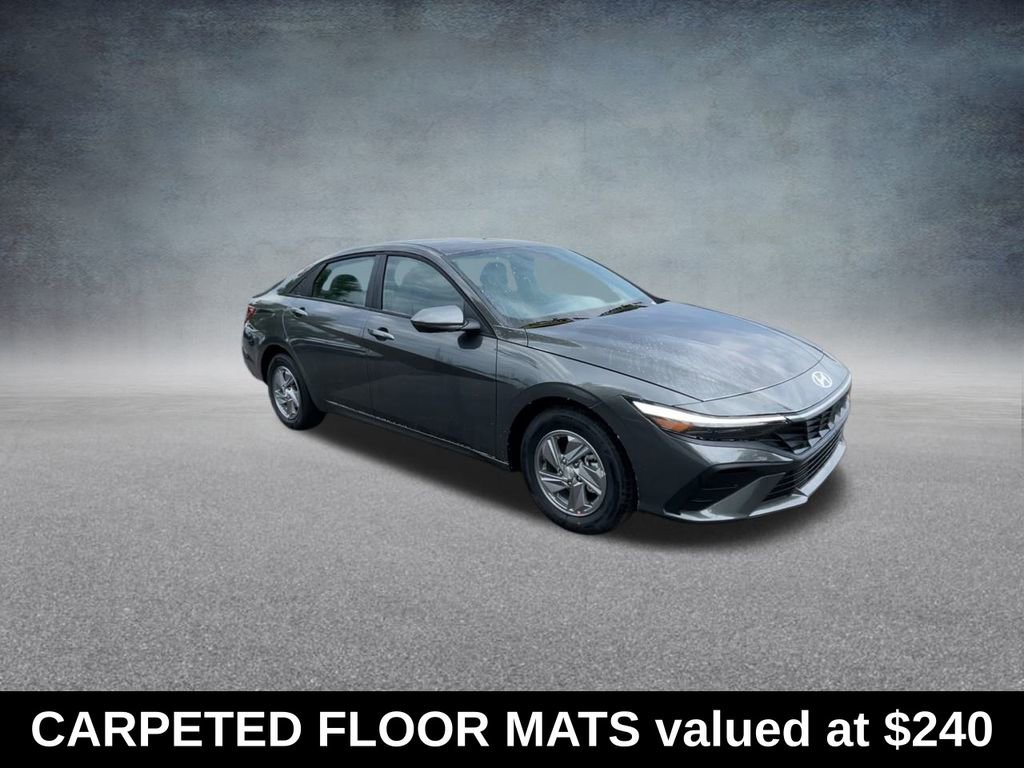 Used 2025 Hyundai Elantra SE image 2