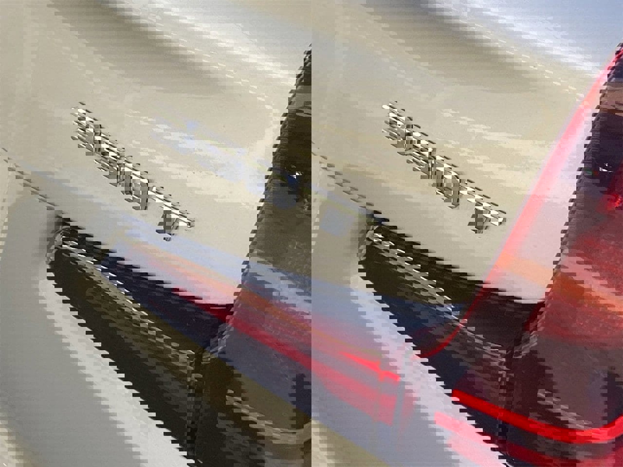 Used 2021 Cadillac XT4 Luxury w/ Cold Weather Package image 6