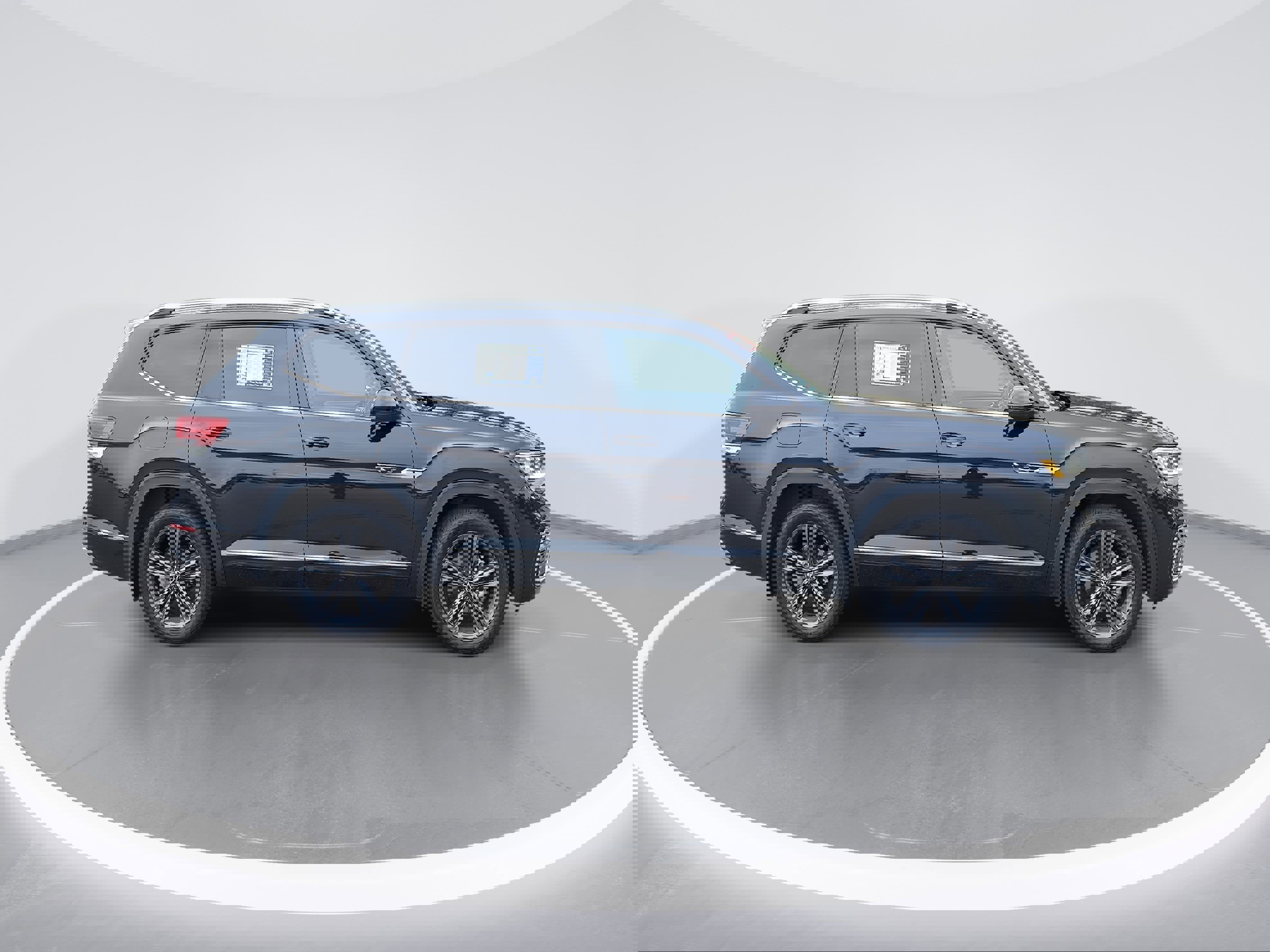 Used 2022 Volkswagen Atlas SEL R-Line image 2