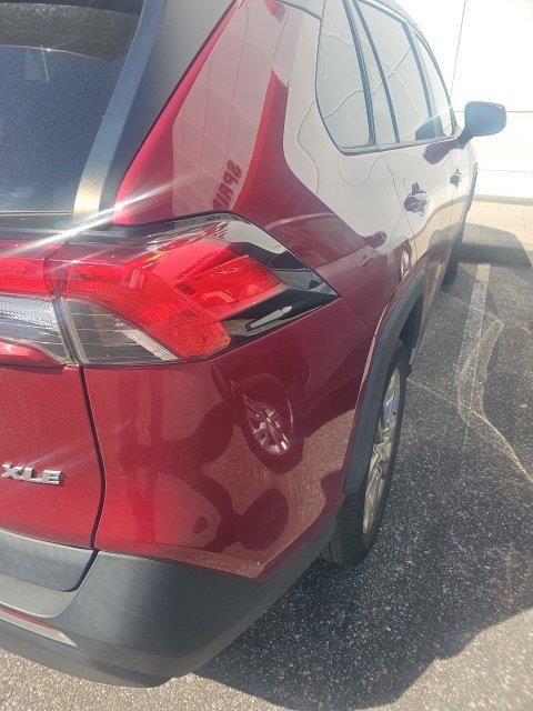 Used 2021 Toyota RAV4 XLE Premium FWD image 9