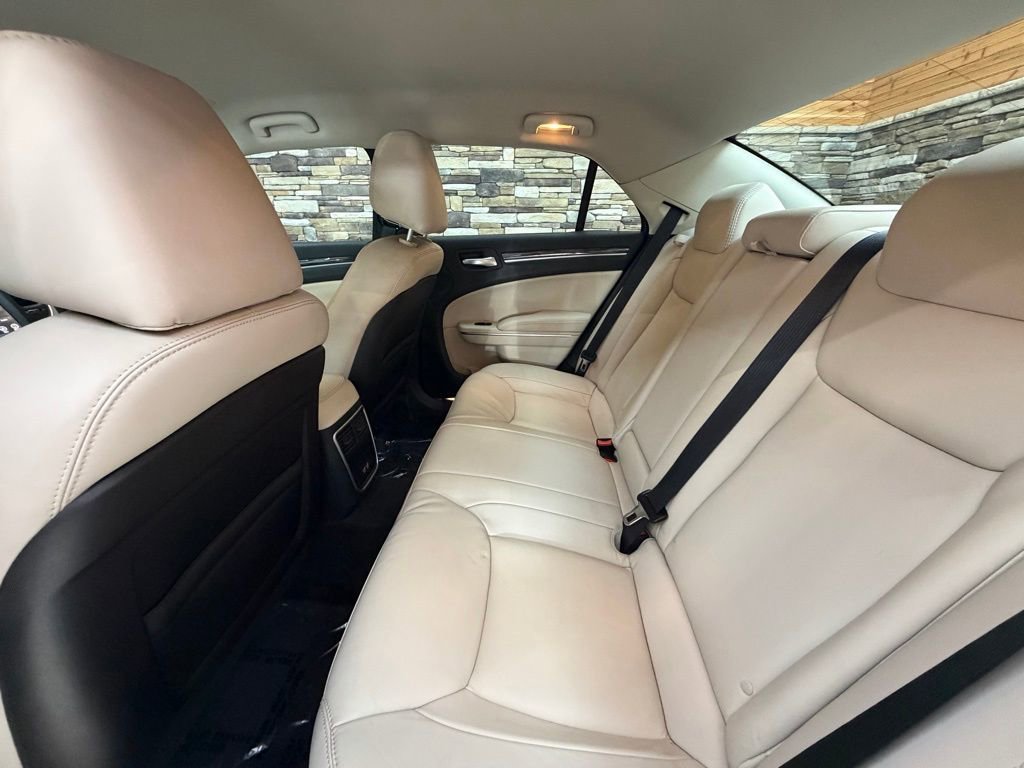 Used 2017 Chrysler 300 Limited w/ 300 Premium Group image 29