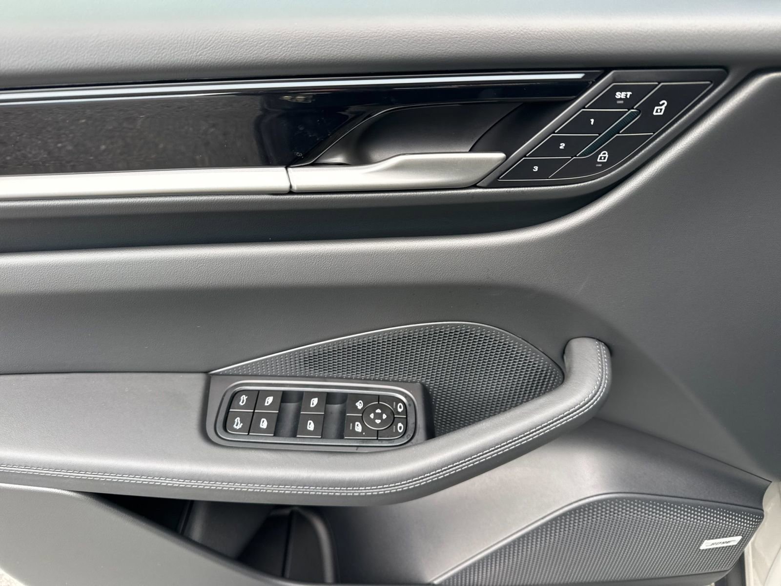 New 2026 Porsche Macan 4S Electric image 12