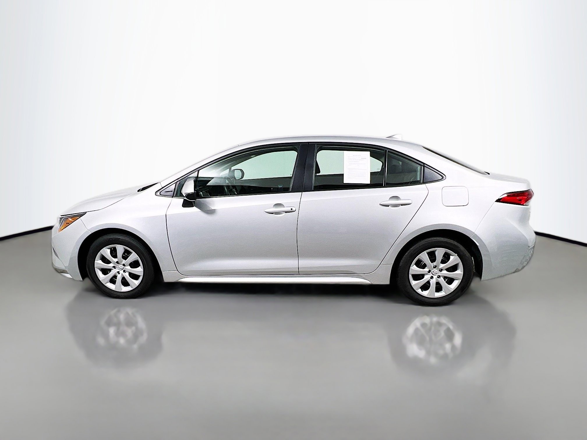 Used 2024 Toyota Corolla LE image 9