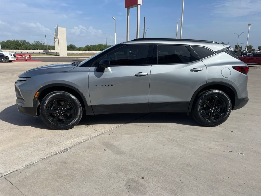 Used 2024 Chevrolet Blazer LT w/ Midnight/Sport Edition FWD image 4