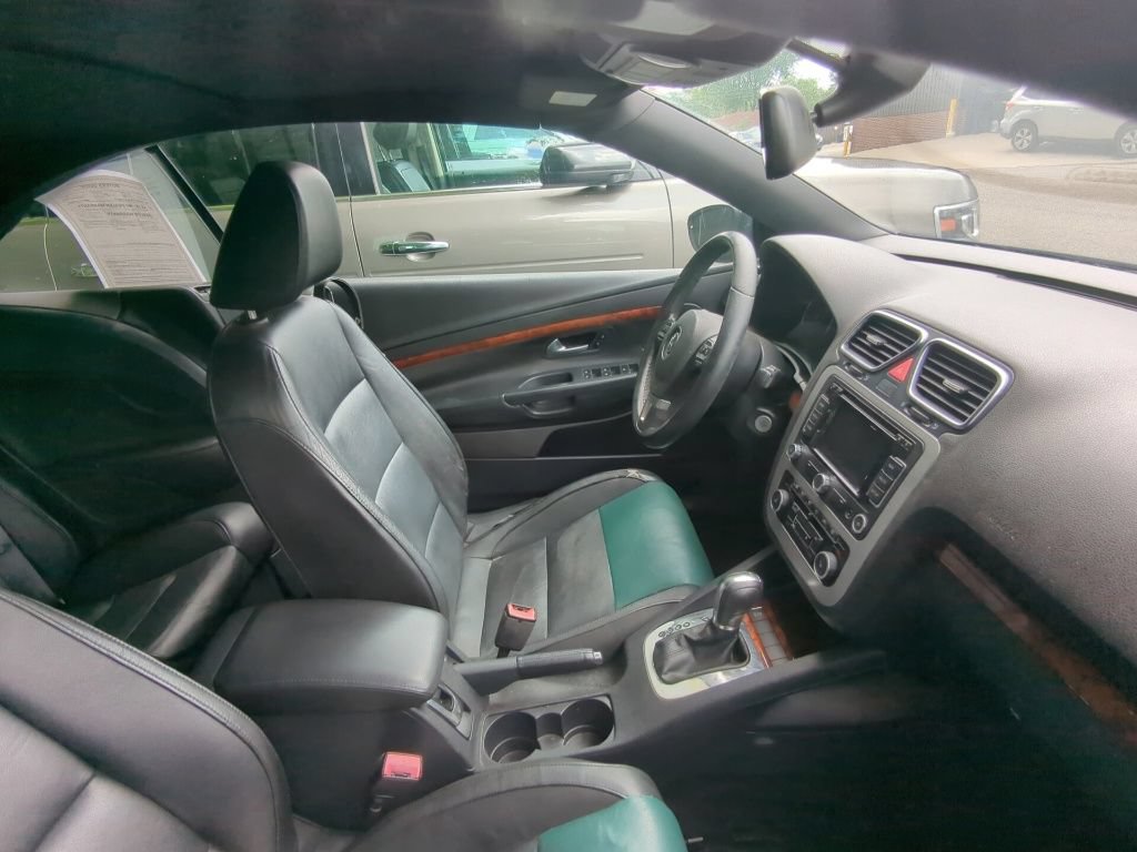Used 2012 Volkswagen Eos Lux w/ Tech Pkg FWD image 12