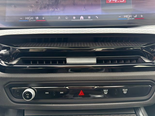 Used 2025 BMW 330i xDrive Sedan w/ Convenience Package image 34