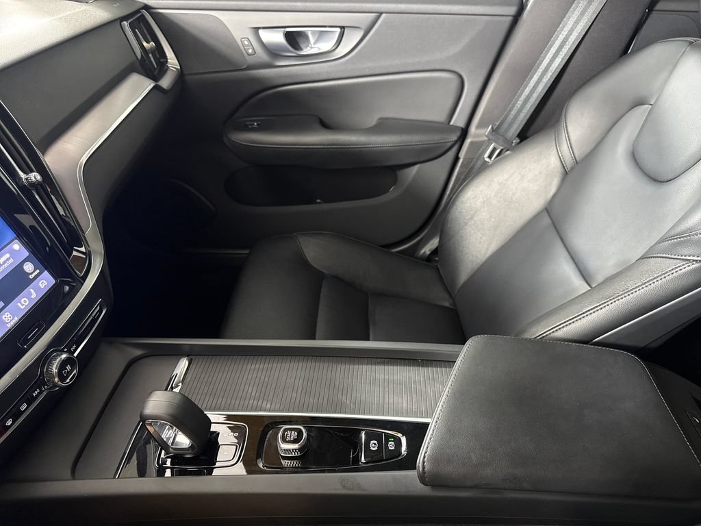 Used 2025 Volvo S60 B5 Core FWD image 18