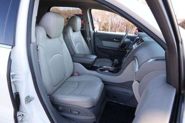 Used 2015 GMC Acadia SLT image 25