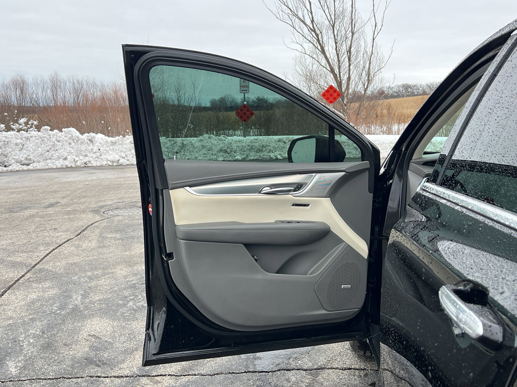 Used 2021 Cadillac XT5 Premium Luxury image 11