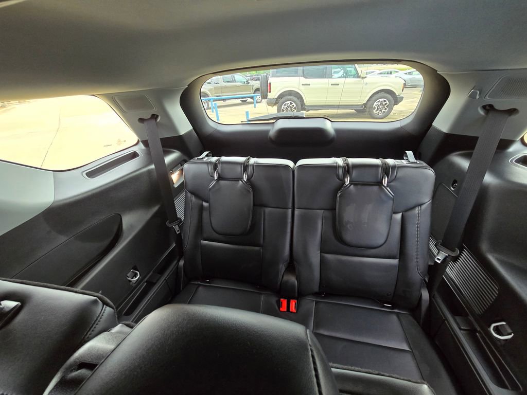Used 2024 Ford Explorer XLT w/ Equipment Group 202A AWD/4WD image 17