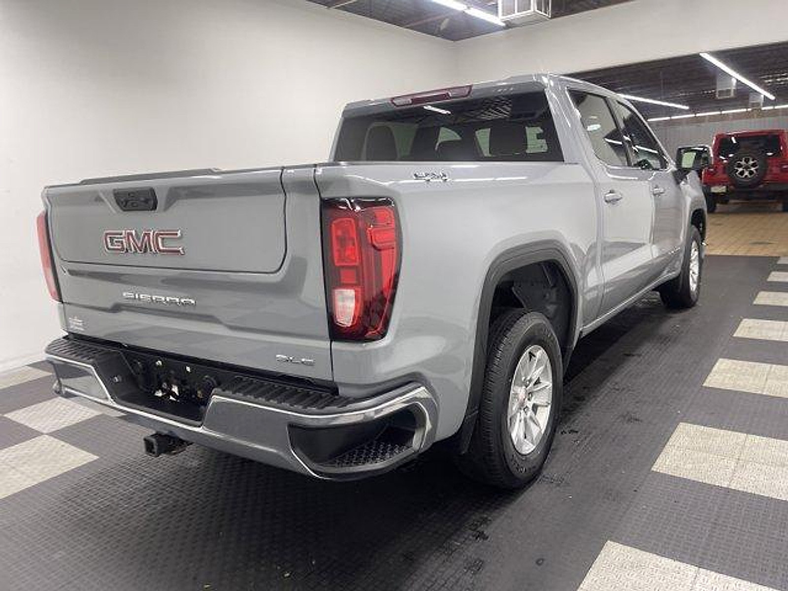 Used 2024 GMC Sierra 1500 SLE AWD/4WD image 4
