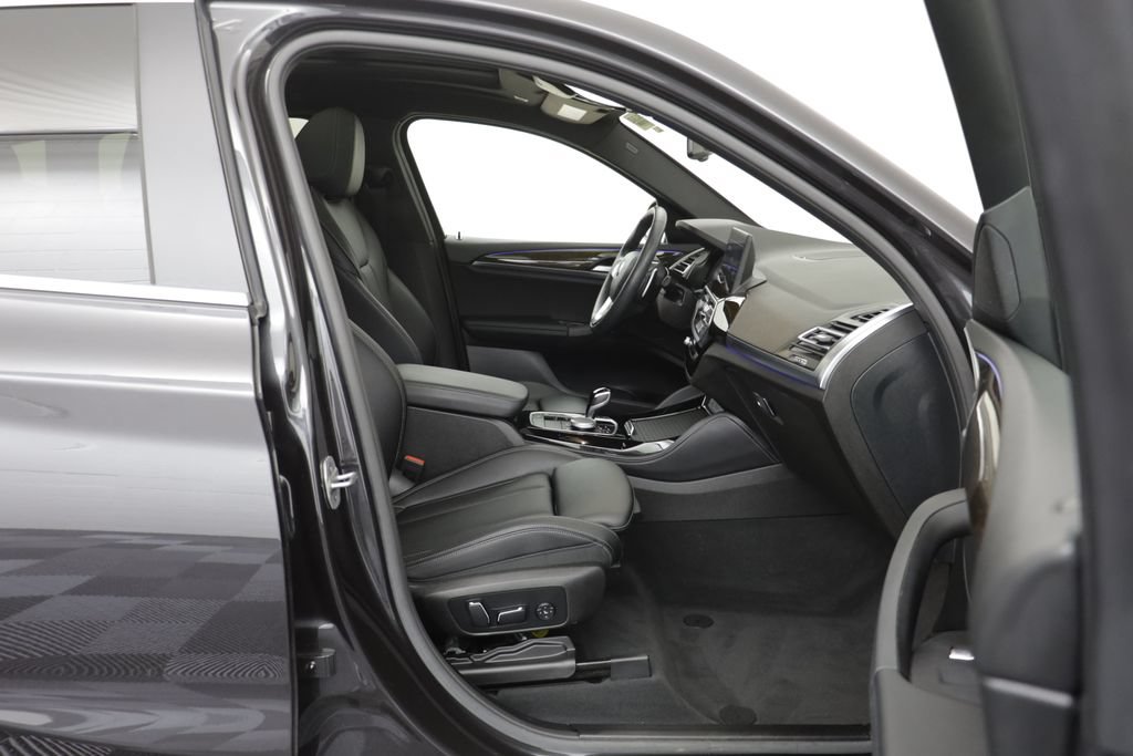 Certified 2025 BMW X4 xDrive30i AWD/4WD image 18