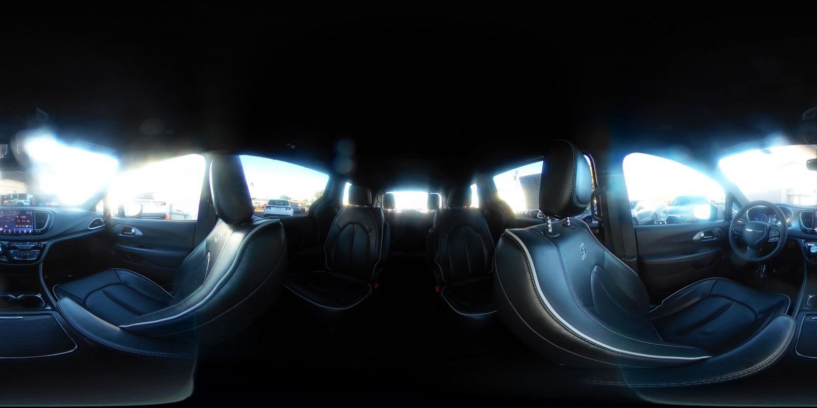 Used 2025 Chrysler Pacifica Limited image 46