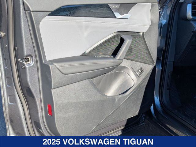 New 2025 Volkswagen Tiguan SE image 10