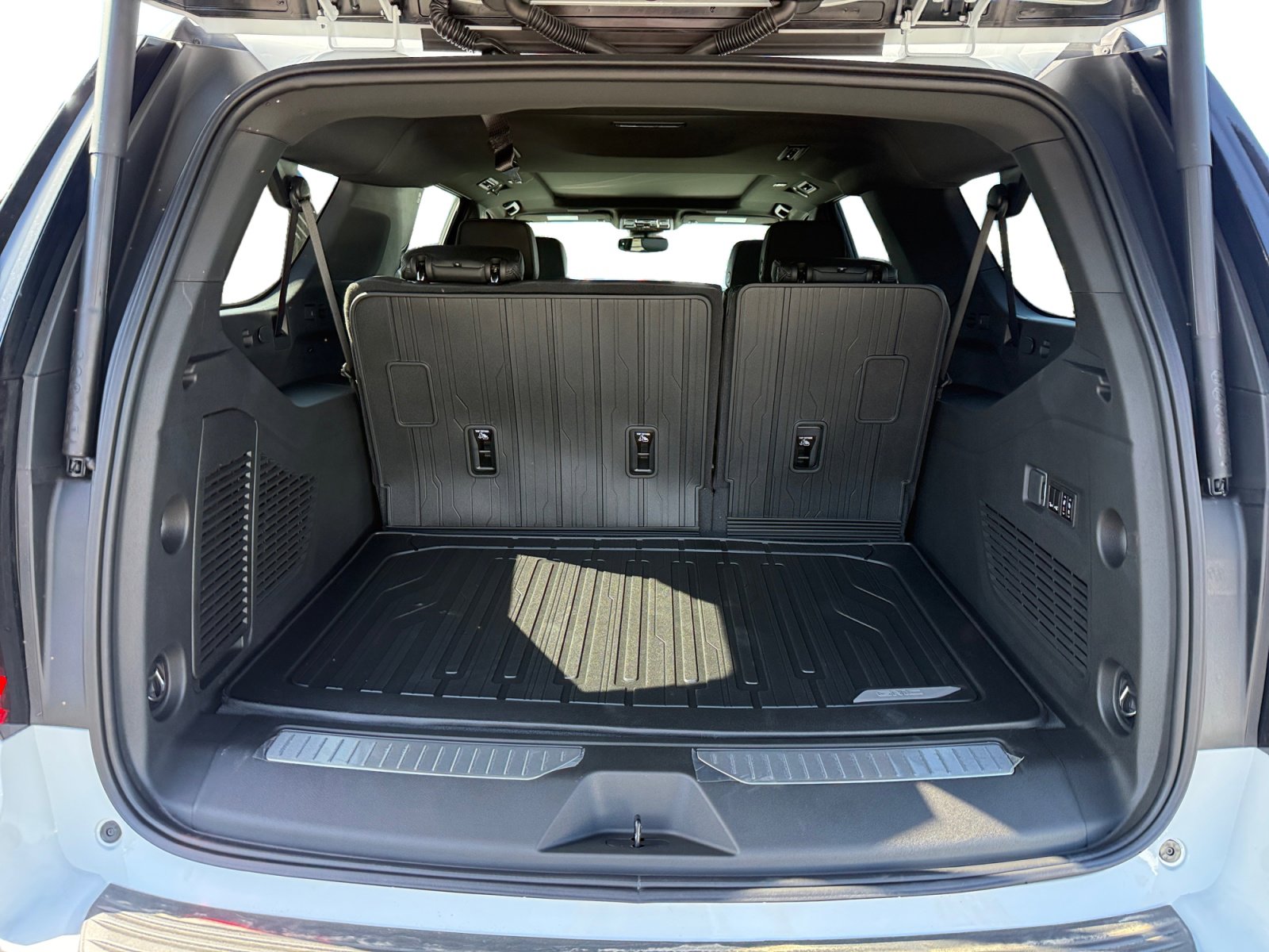 New 2026 GMC Yukon XL Denali w/ Sun & Power Step Package image 17