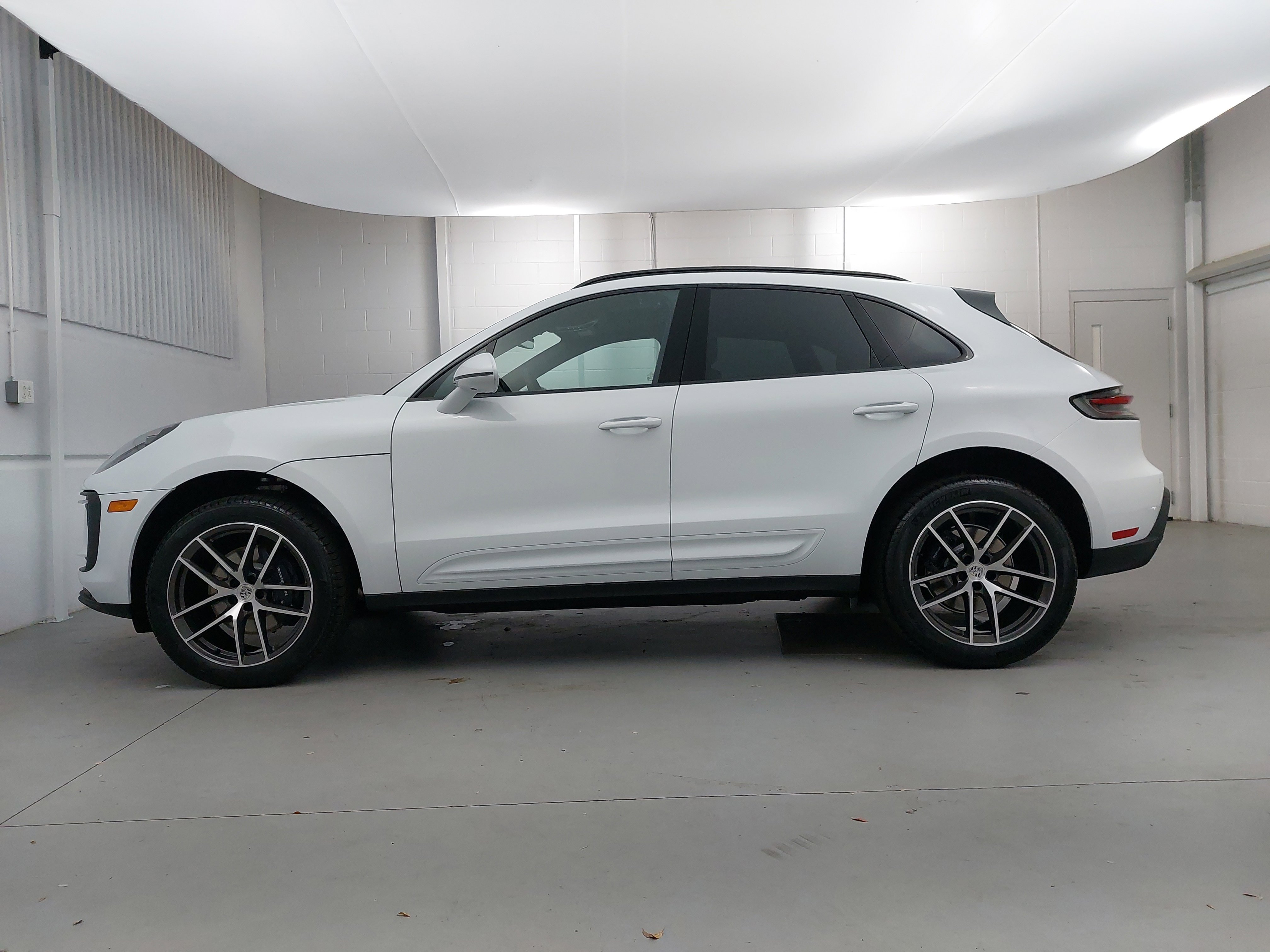 New 2026 Porsche Macan image 2