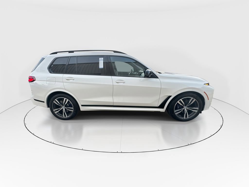 Used 2023 BMW X7 M60i image 9