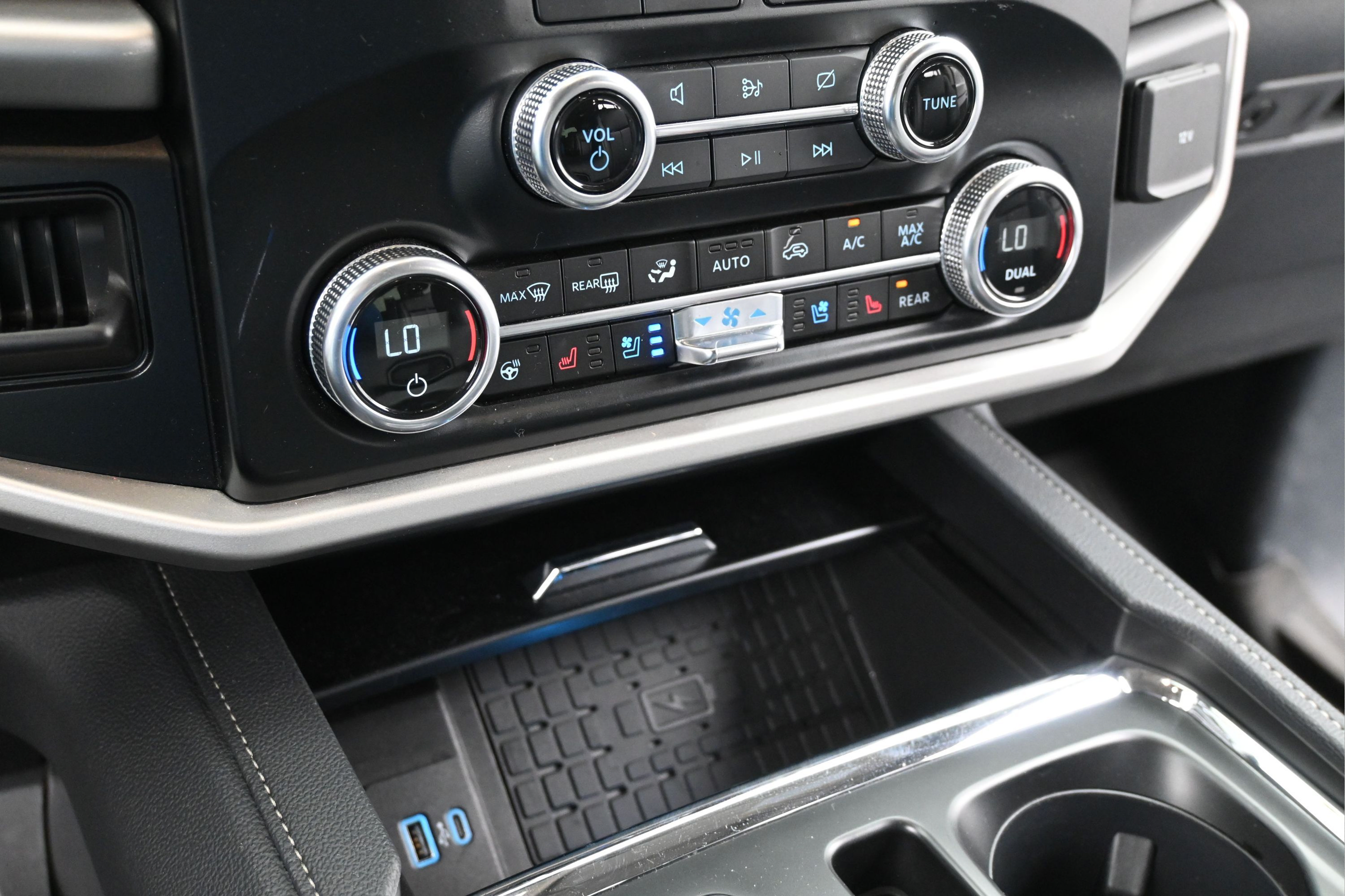 Used 2024 Ford Expedition XLT RWD image 19