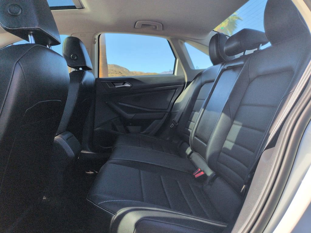 Used 2023 Volkswagen Jetta SE w/ Panoramic Sunroof Package image 18