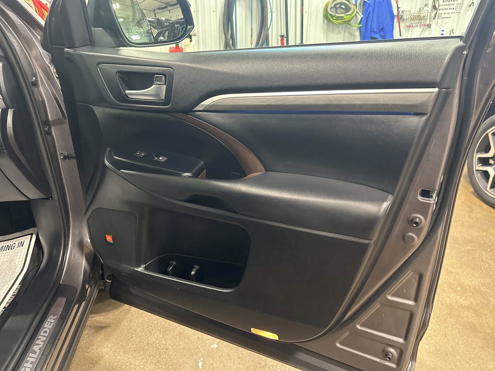 Used 2019 Toyota Highlander Limited w/ Protection Package #3 AWD/4WD image 47